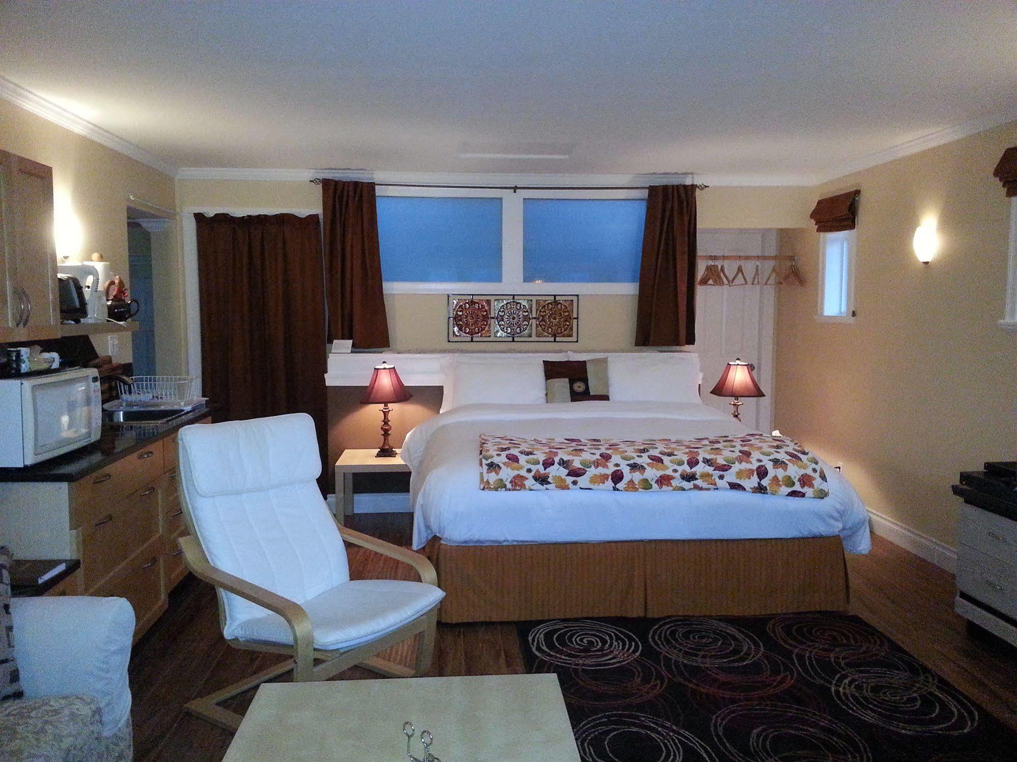 Hotel Above The Inlet Sechelt Zewnętrze zdjęcie
